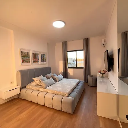 Sunrise Luxury Apartmanent גולם